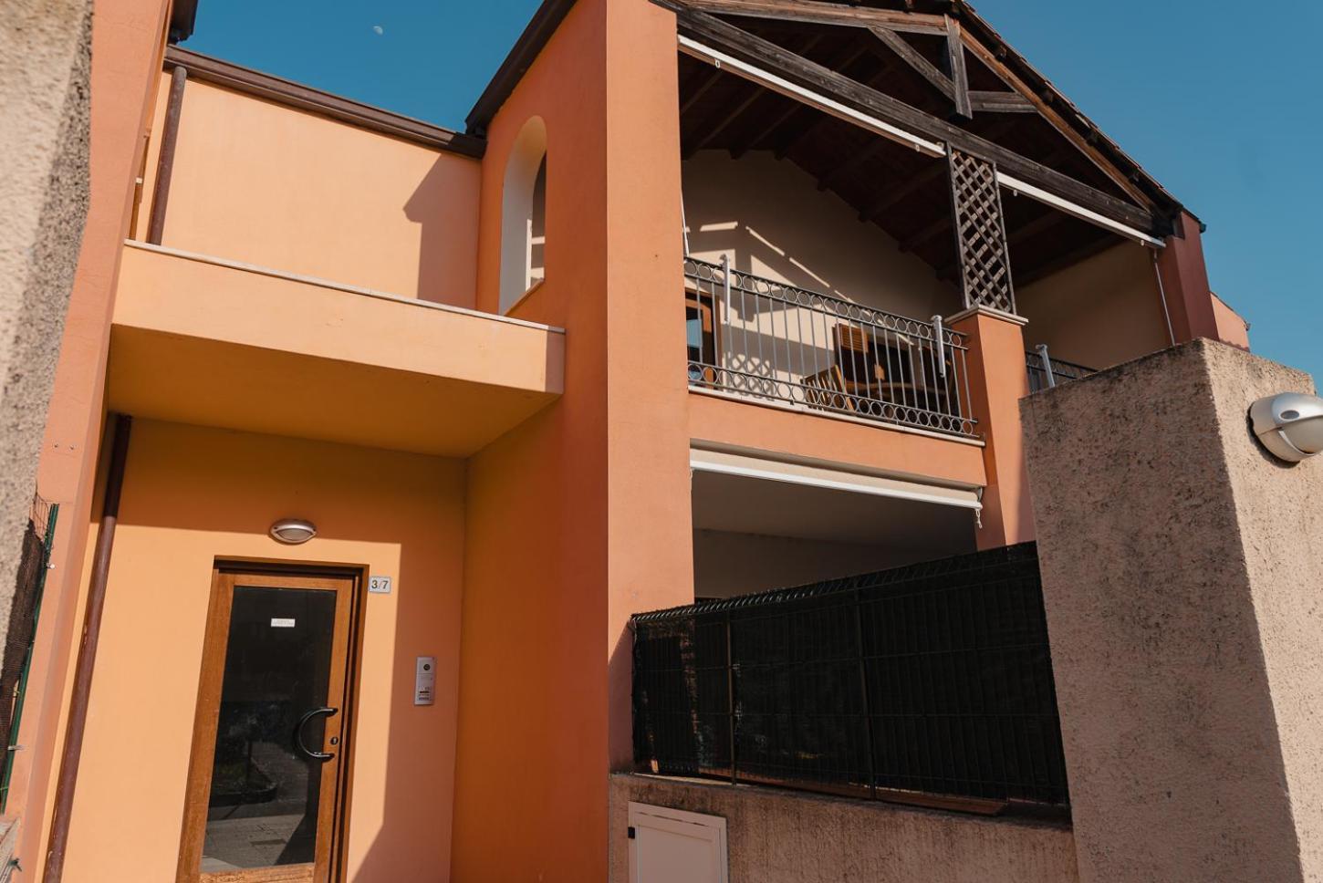 Giaria House Apartment *