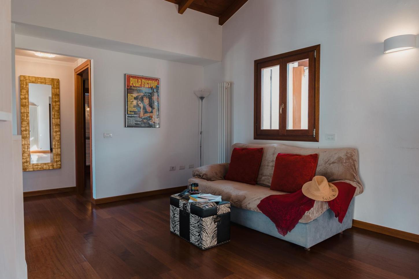 Giaria House *